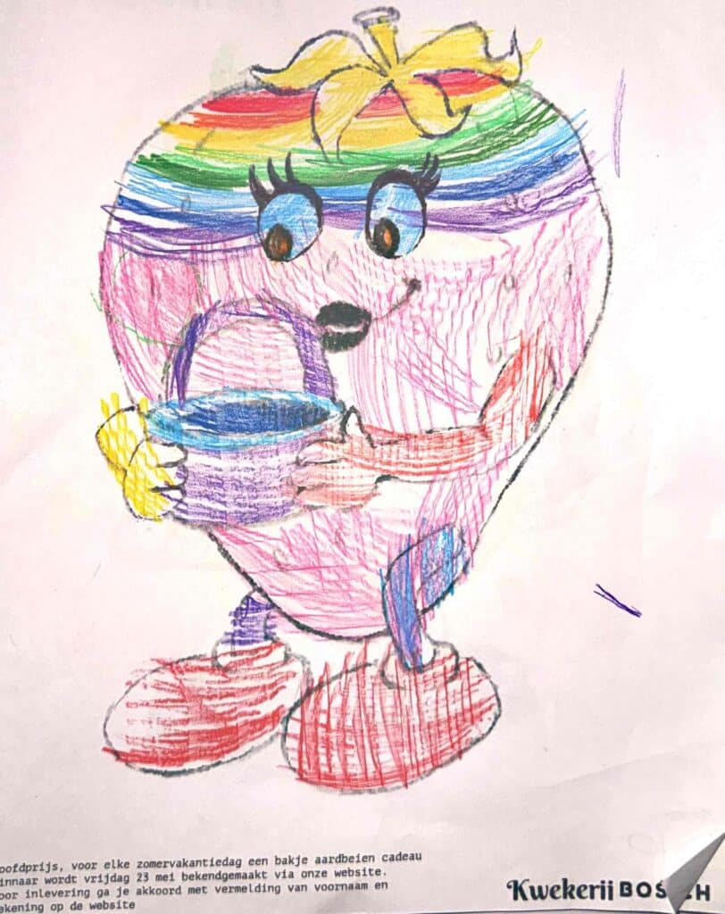 Ingekleurde tekening van een vrolijke aardbei met een regenboogkleurige hoed, die een mandje vasthoudt.